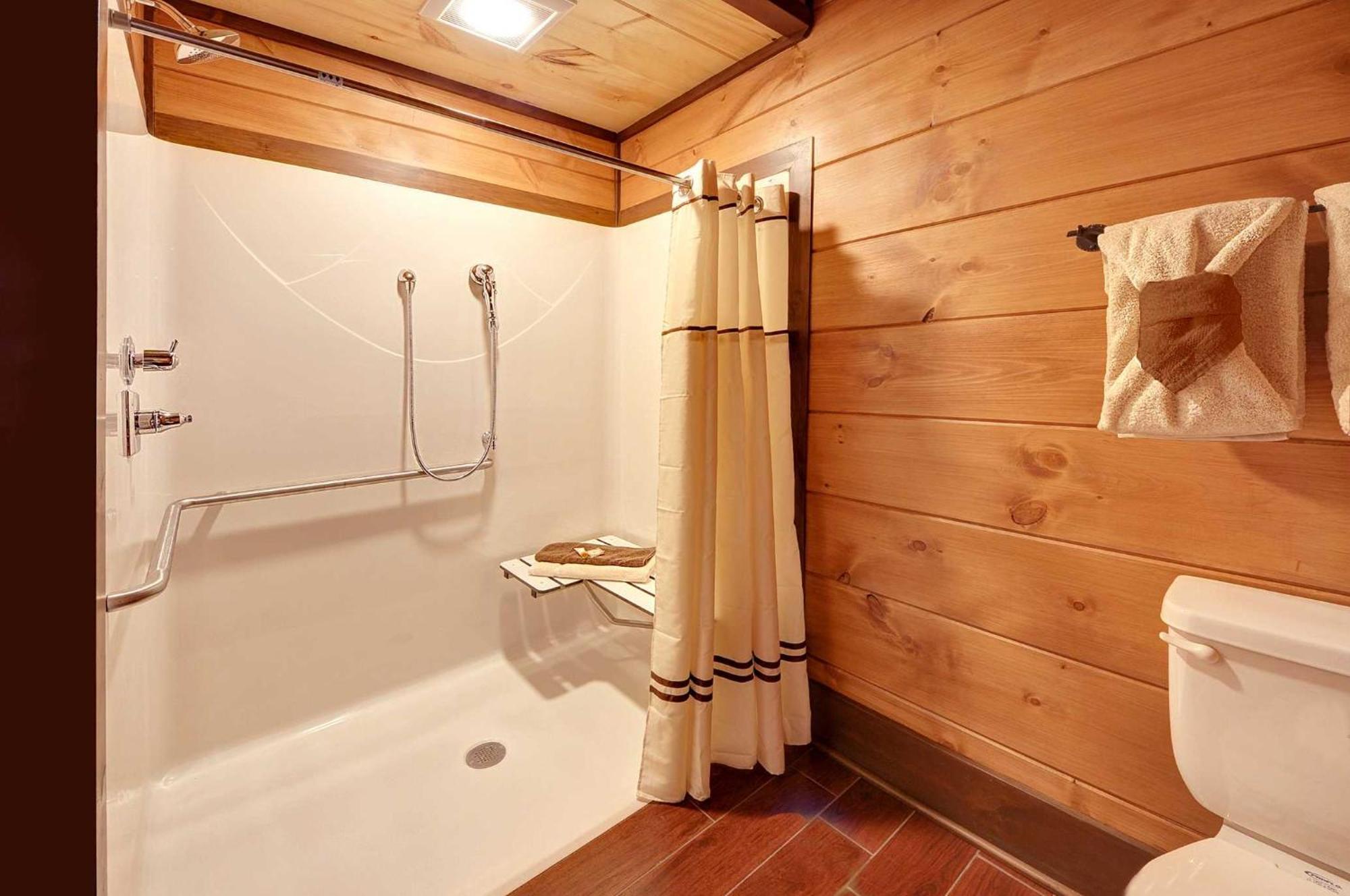 Skyview Mansion:13Bdrm, 17Bath, Sleeps 70, Indoor Pool, Amazing Views Pigeon Forge Exterior foto