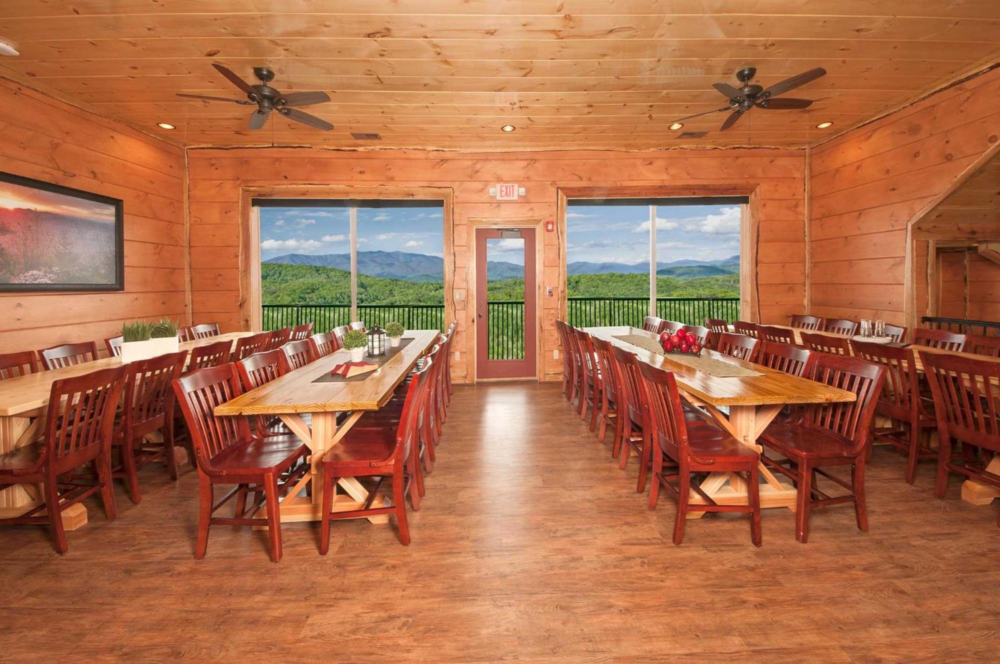 Skyview Mansion:13Bdrm, 17Bath, Sleeps 70, Indoor Pool, Amazing Views Pigeon Forge Exterior foto